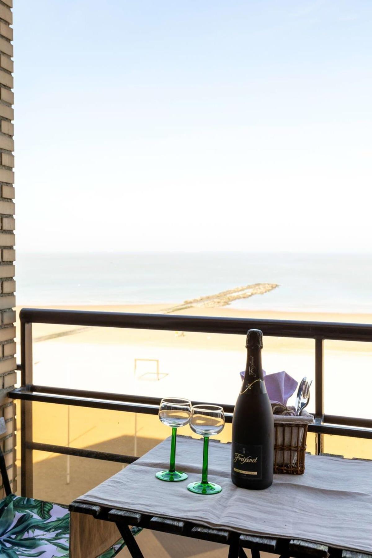 Huswell - Beautiful Spacious Studio With Frontal Sea View Knokke-Heist Εξωτερικό φωτογραφία