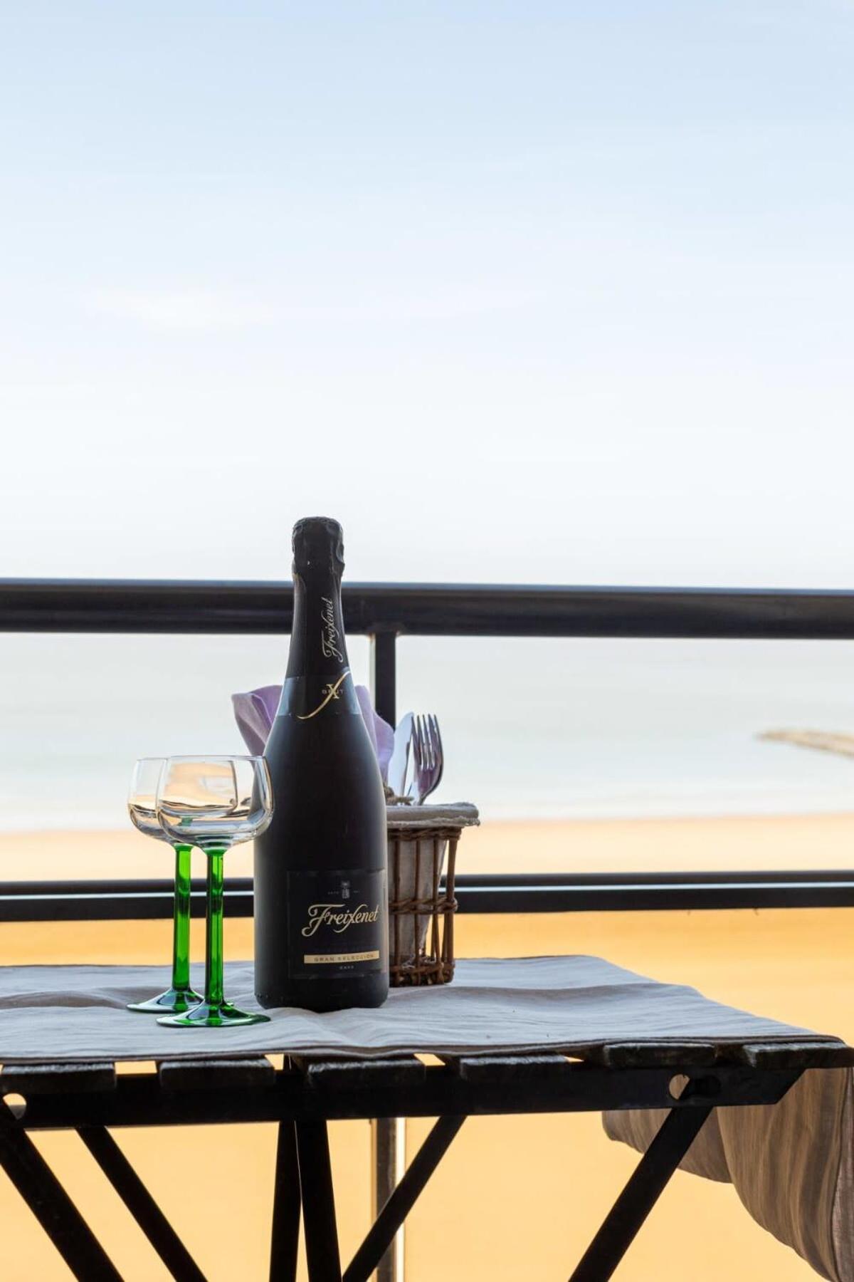 Huswell - Beautiful Spacious Studio With Frontal Sea View Knokke-Heist Εξωτερικό φωτογραφία